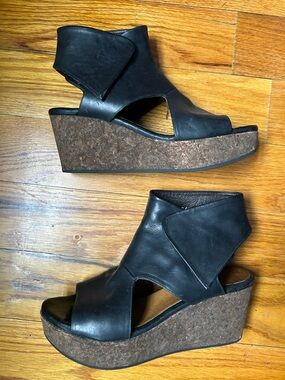 Coclico mind cutout cork wedge platform leather sandals size 7